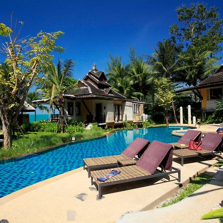 Moracea By Khao Lak Resort Dış mekan fotoğraf The swimming pool at the resort