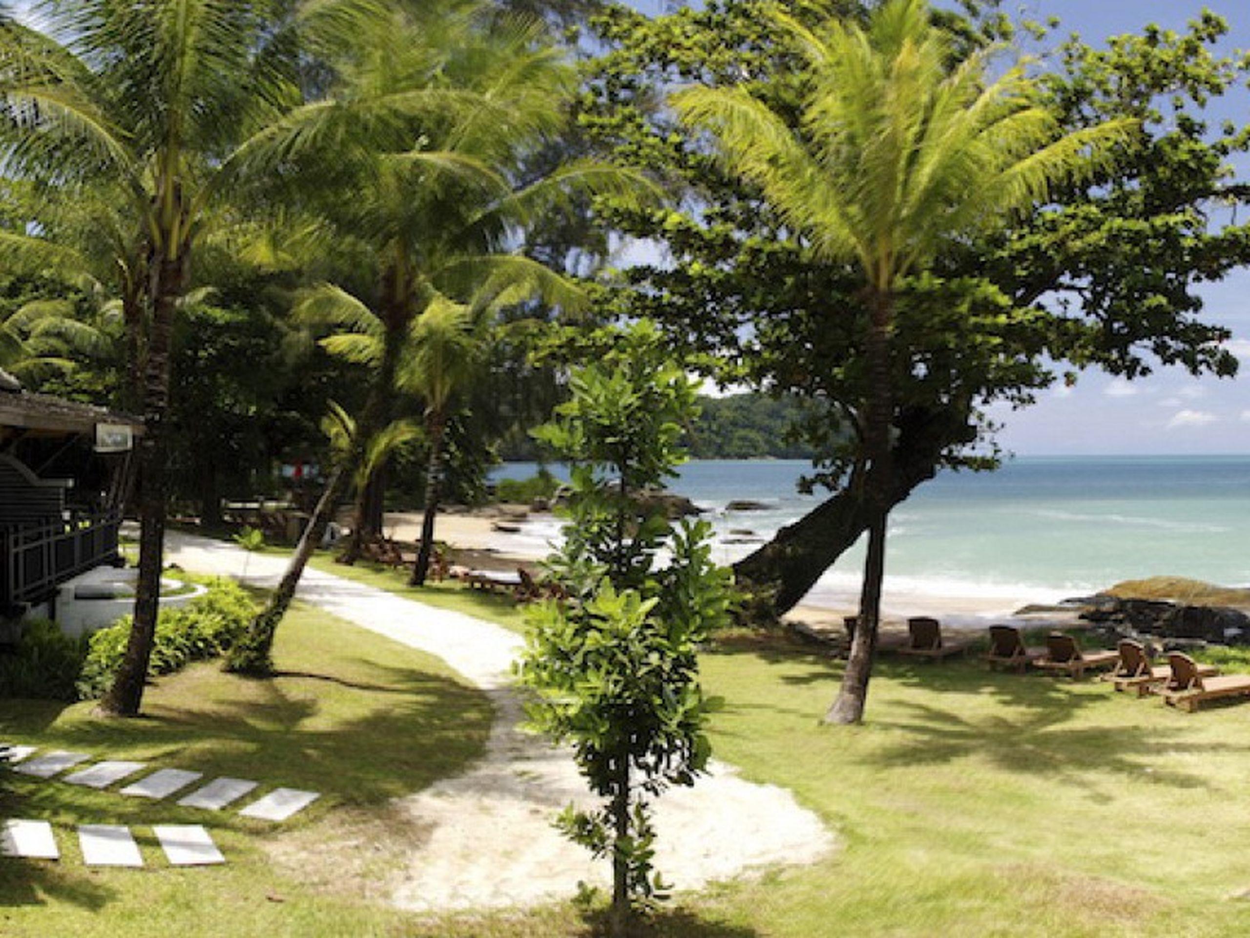 Moracea By Khao Lak Resort Dış mekan fotoğraf View of the beach at the resort
