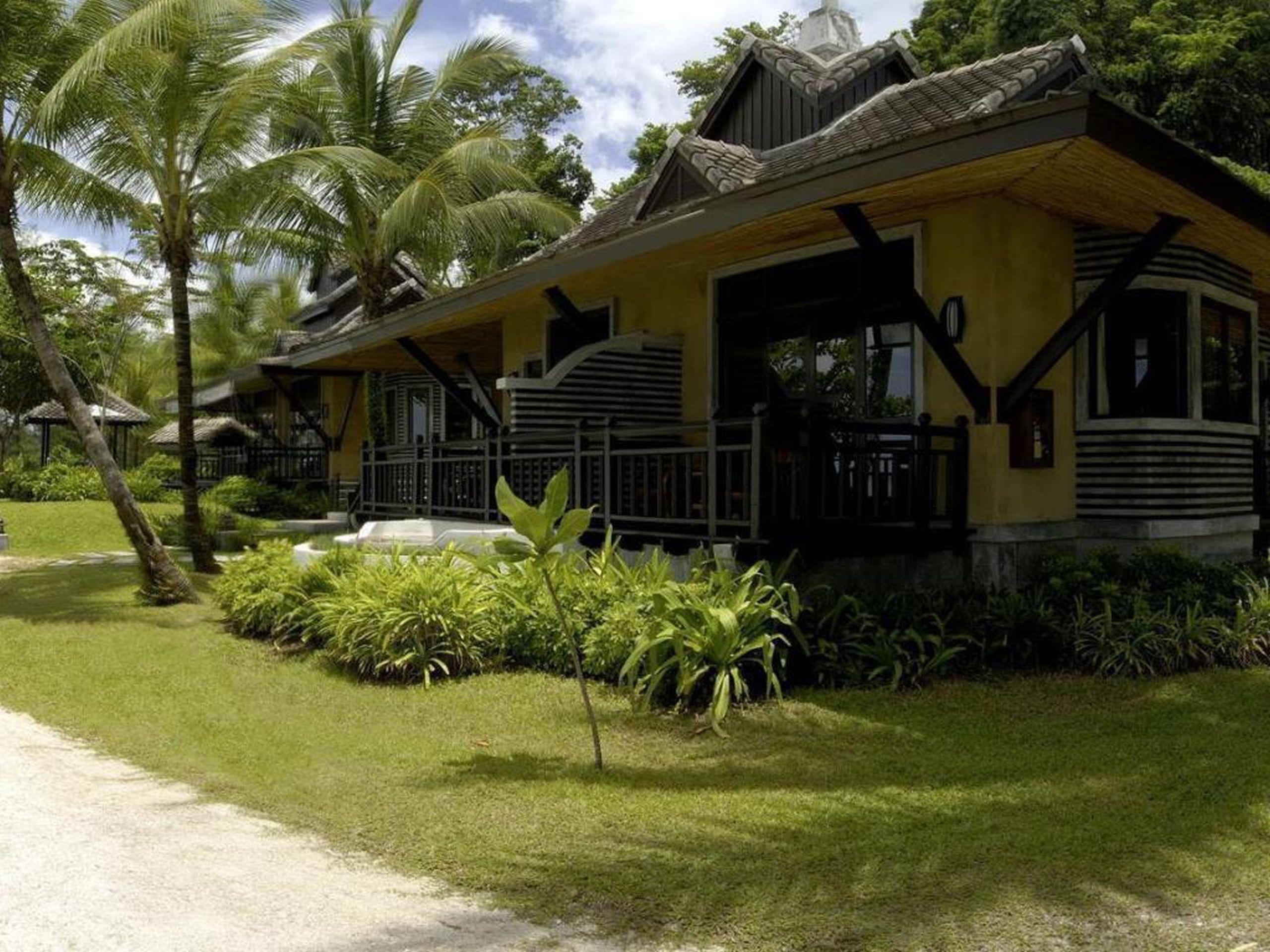 Moracea By Khao Lak Resort Dış mekan fotoğraf A villa at the resort