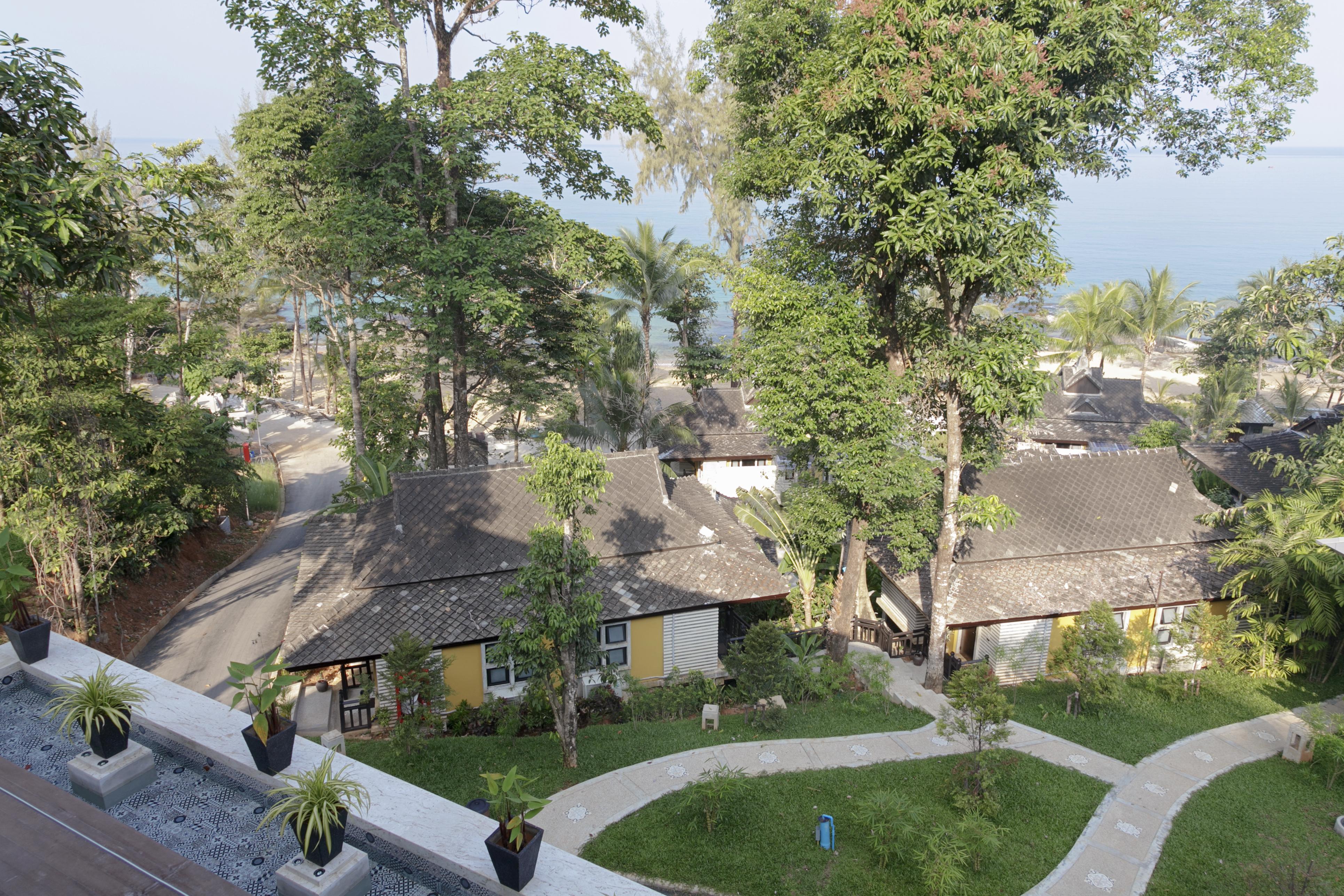 Moracea By Khao Lak Resort Dış mekan fotoğraf The resort's grounds